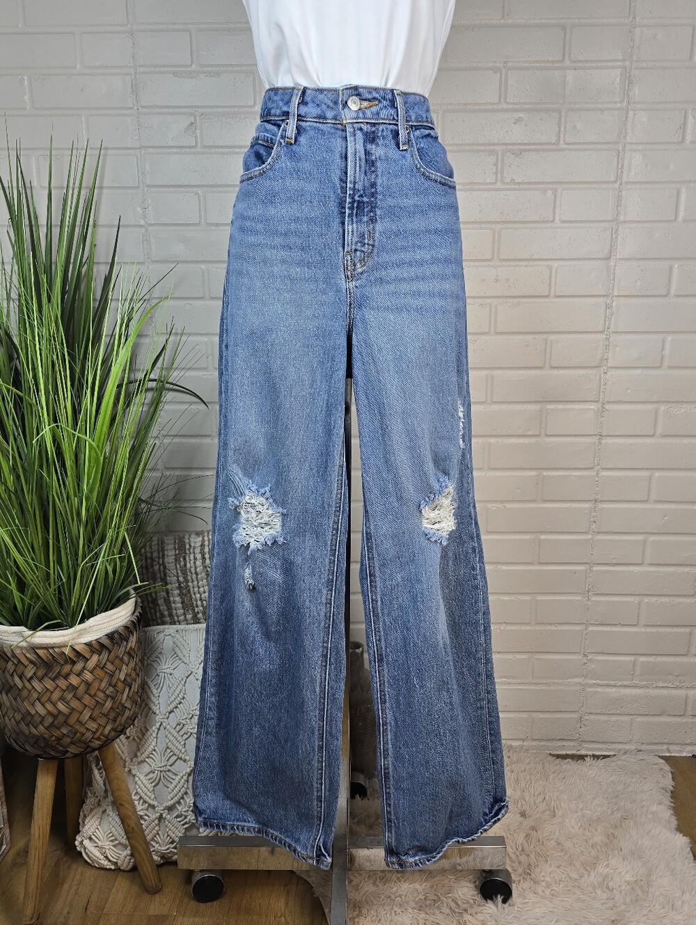 Old Navy High Rise Wide Leg Distressed Blue Jeans Size 8